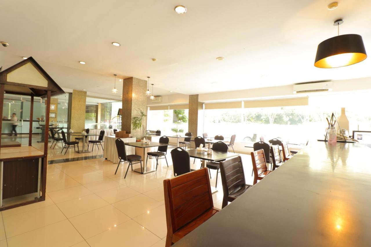 Saka Hotel Medan Sunggal Экстерьер фото