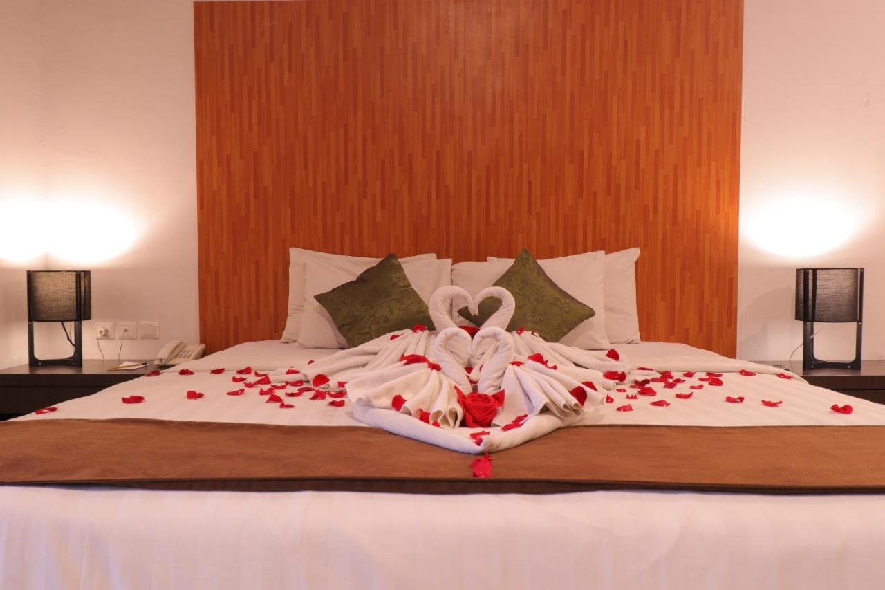 Saka Hotel Medan Sunggal Экстерьер фото