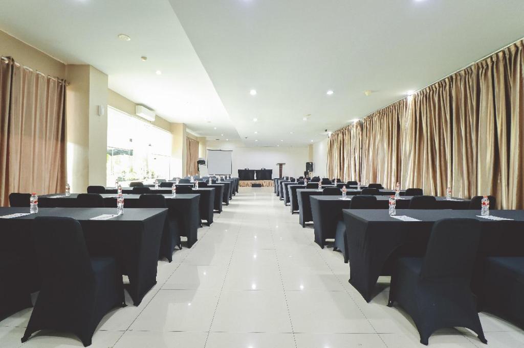 Saka Hotel Medan Sunggal Экстерьер фото