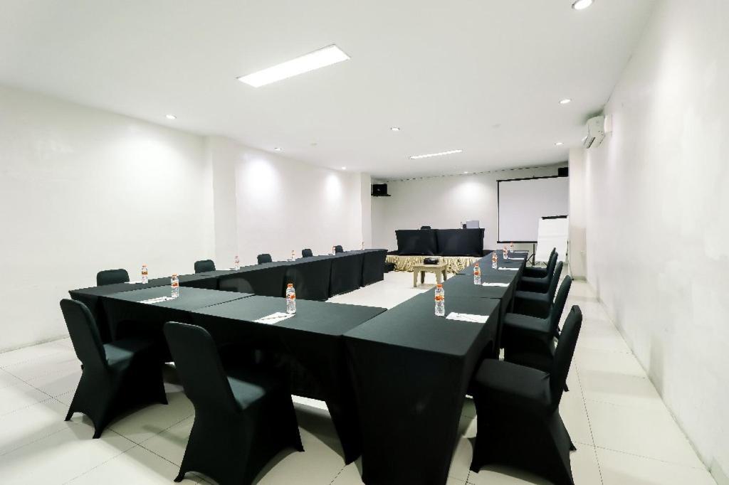 Saka Hotel Medan Sunggal Экстерьер фото